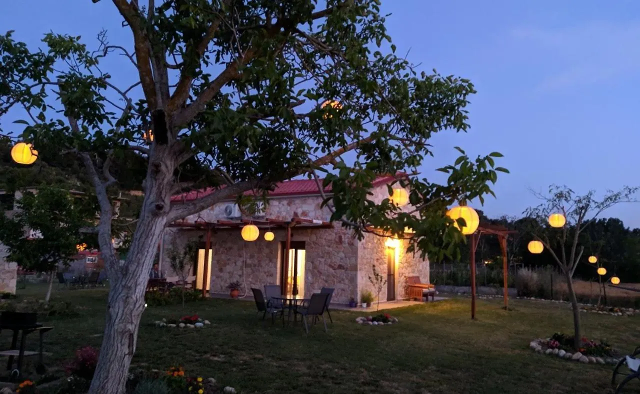 To Petrino Spiti Apartment Possidi 0*,
