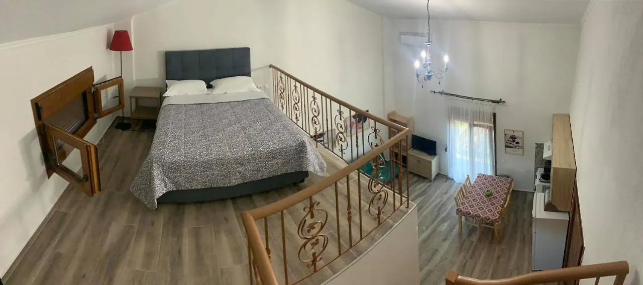 To Petrino Spiti Apartment Possidi Greece