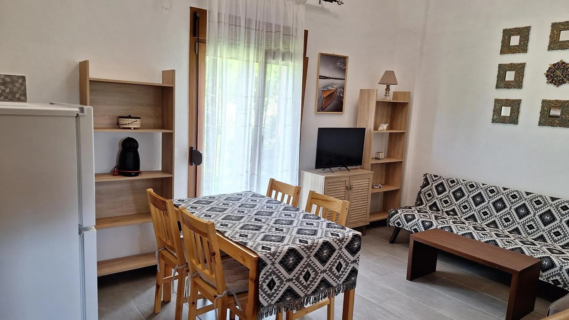 To Petrino Spiti Apartment Possidi